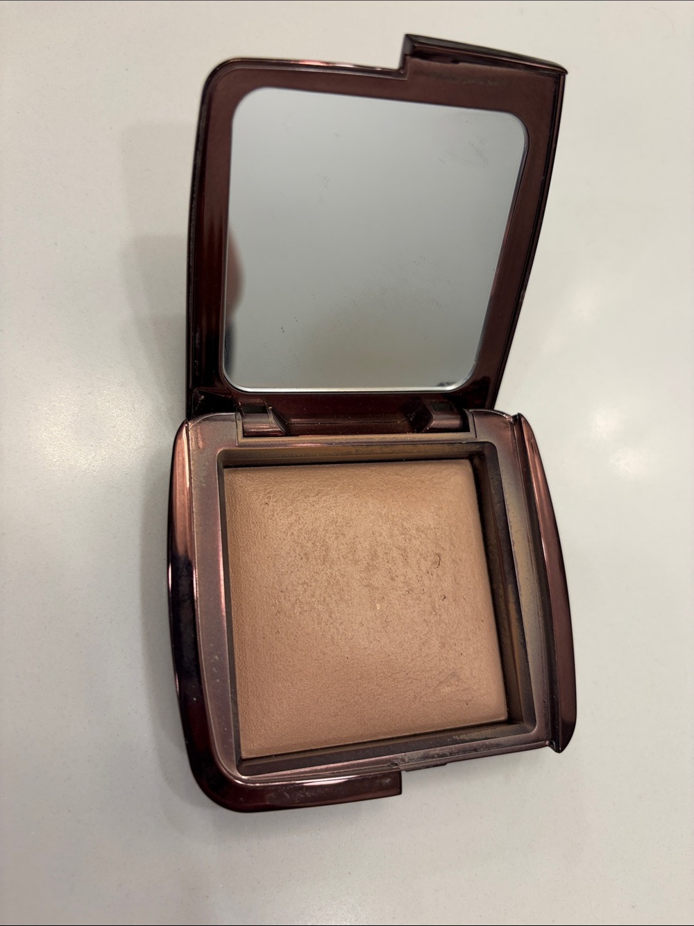 Hourglass Ambient Lighting Powder in Dim Light